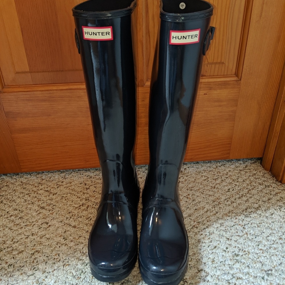 Navy blue Hunter boots